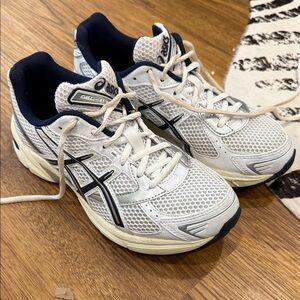 ASICS gel running shoe size 8